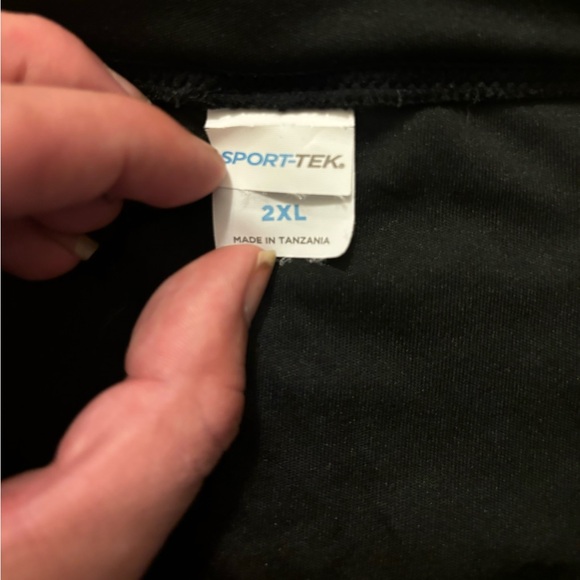 NWOT SportsTek Men 2XL black t-shirt Athletic shirt Representing a team No flaws - Picture 2 of 10